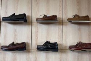 Tren Sepatu Berubah: Sneaker Mulai Tergeser Gaya Formal