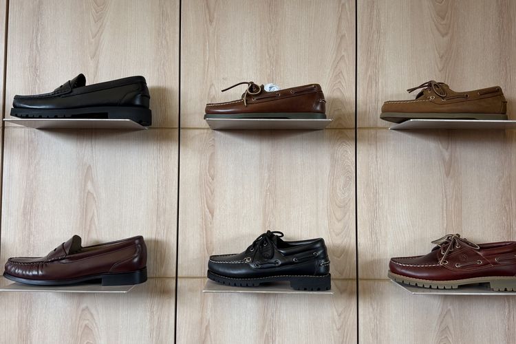Tren Sepatu Berubah: Sneaker Mulai Tergeser Gaya Formal
