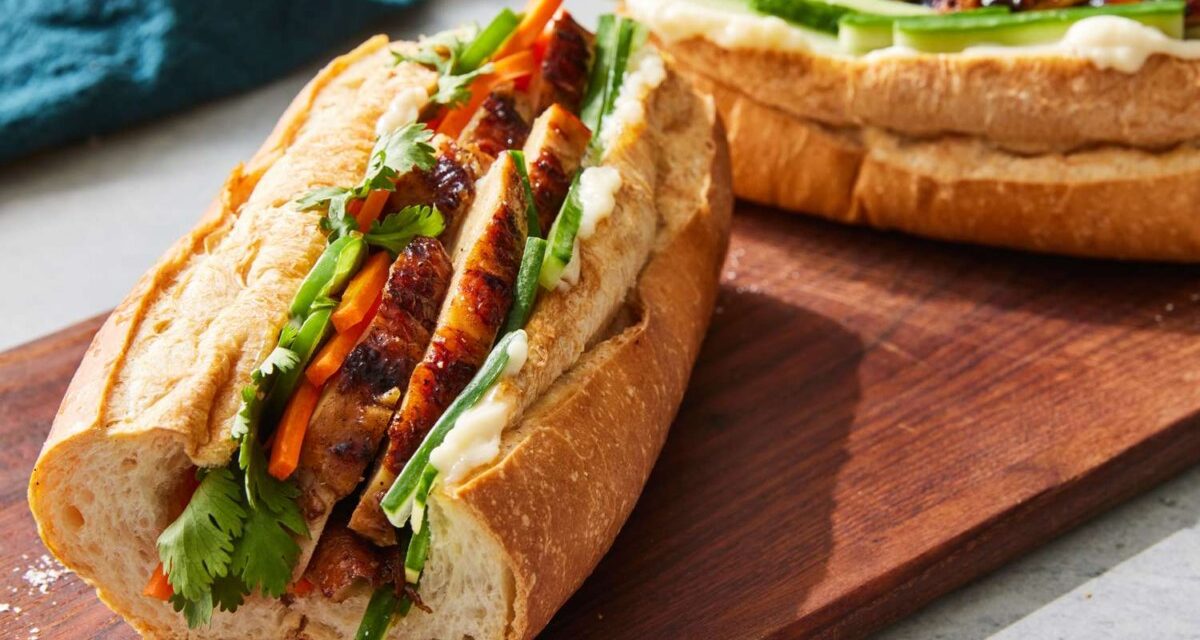 Banh Mi Heo Quay Vietnam Sandwich Perut Babi Panggang
