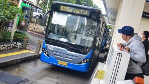 Penumpang Transjakarta Keluhkan Waktu Tunggu Koridor 9