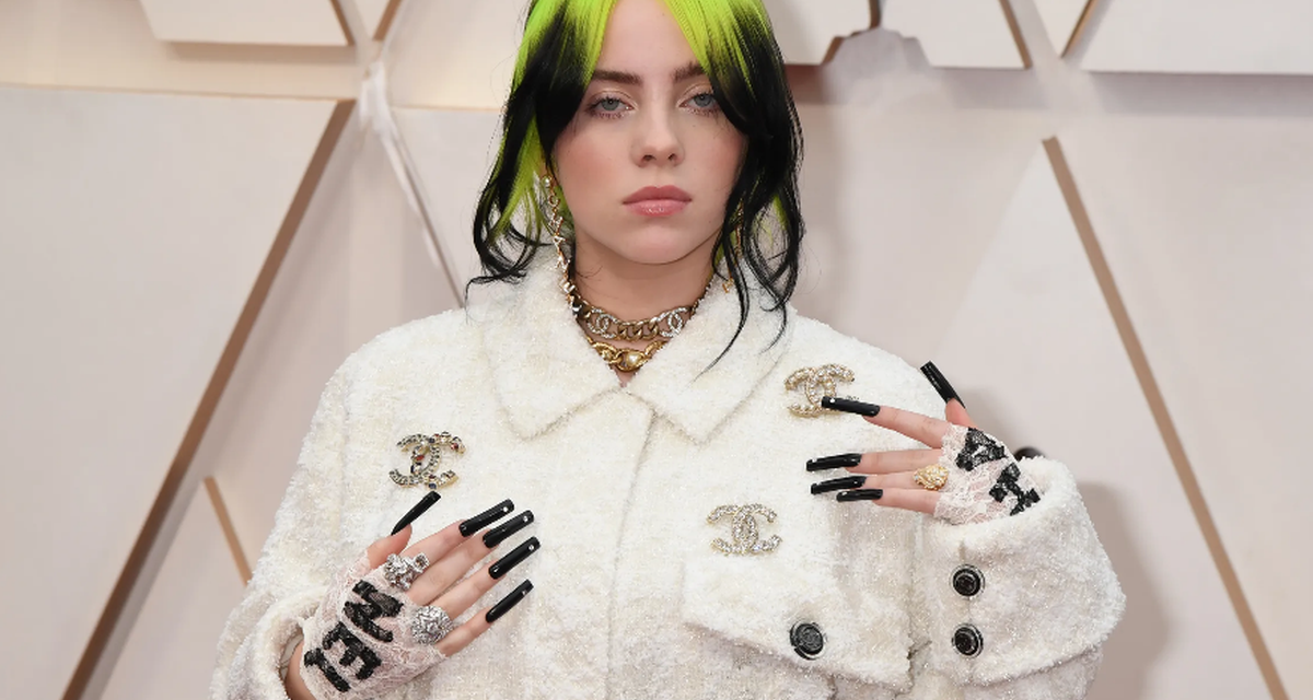 Billie Eilish Istirahat Total Dua Minggu Akibat Masalah Pita Suara