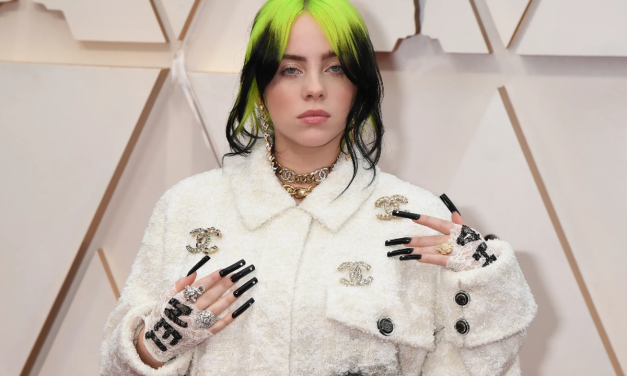 Billie Eilish Istirahat Total Dua Minggu Akibat Masalah Pita Suara