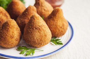 Menikmati Coxinha, Jajanan Ayam Creamy Khas Brasil