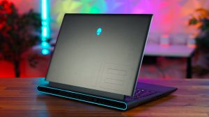 Alienware m18 R2 Rilis: Laptop Gaming Monster Berlayar 480Hz