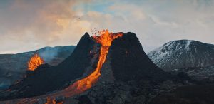 Tim Geologi Islandia Pasang Kamera Thermal Di Fagradalsfjall