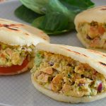 Arepa Khas Venezuela: Roti Jagung Panggang Isi Reina Pepiada