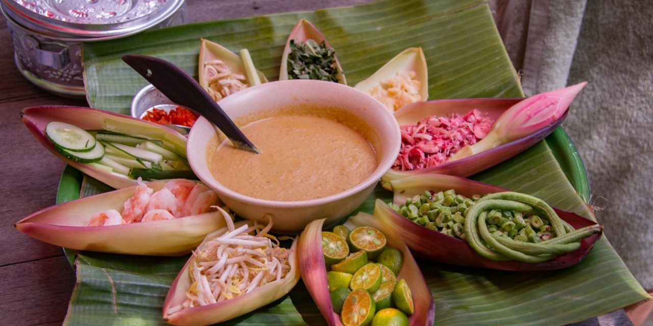 Laksa Johor Khas Malaysia: Ikan Parang Kental Dan Daun Kesum