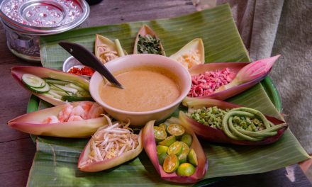 Laksa Johor Khas Malaysia: Ikan Parang Kental Dan Daun Kesum