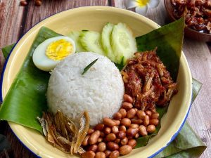 Nasi Lemak Autentik Malaysia: Nasi Santan Dan Sambal Bilis