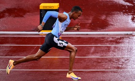 Collen Kebinatshipi Melesat Puncaki Podium Lari 400m