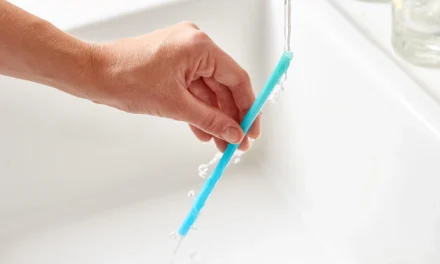 Sedotan Botol Bau Dan Berjamur? Bersihkan Pakai Pipe Cleaner