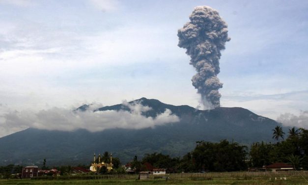 PVMBG Operasikan Seismograf Generasi Baru Di Gunung Marapi